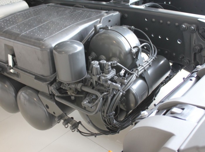 奔驰 Actros重卡 440马力 6X2 牵引车(型号2644)底盘图（21/35）