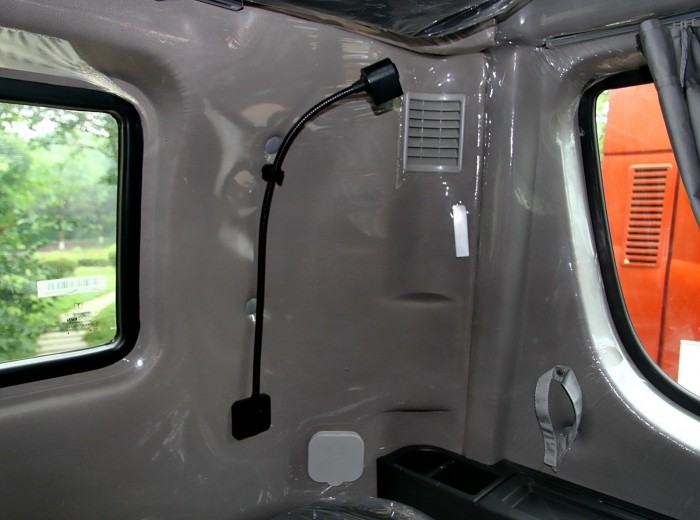 联合卡车U460 460马力 6X4 牵引车(SQR4251D6ZT4-6)驾驶室图（23/37）