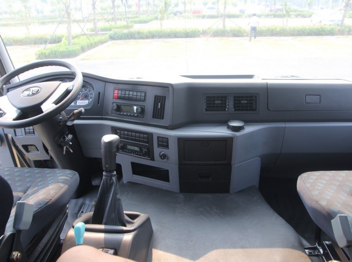 青岛解放 悍V重卡 330马力 6X2 牵引车(CA4227P1K15T3E4A80)驾驶室图（14/55）
