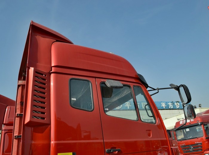 中国重汽 豪瀚重卡 280马力 4X2 牵引车(ZZ4185M3516D1)外观图（29/36）