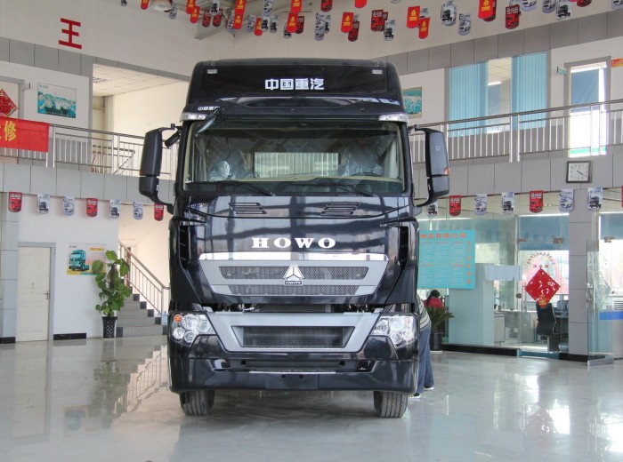 中国重汽 HOWO-T7H重卡 豪华版 430马力 6X4 牵引车（ZZ4257V324HC1B)外观图（1/25）