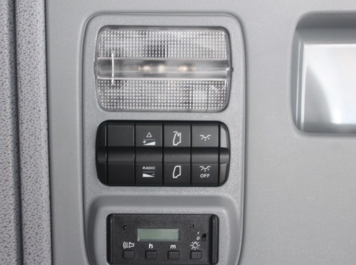 奔驰 Actros重卡 610马力 6X6 牵引车(型号4060)驾驶室图（41/72）