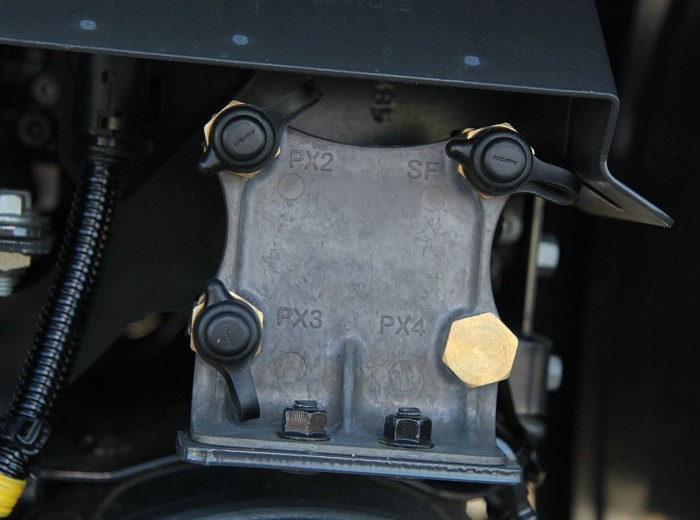 沃尔沃 新FH16重卡 750马力 6X4 牵引车底盘图（33/210）