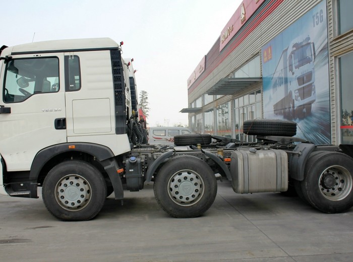 中国重汽 HOWO T5G重卡 340马力 6X2 牵引车(ZZ4257N25CGD1)外观图（4/33）