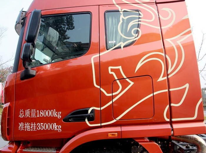 联合卡车U380 380马力 4X2 低鞍座牵引车(标载型)(SQR4181D6Z-2)外观图（20/20）