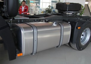 中国重汽 HOWO-T7H重卡 豪华版 430马力 6X4 牵引车（ZZ4257V324HC1B)底盘图