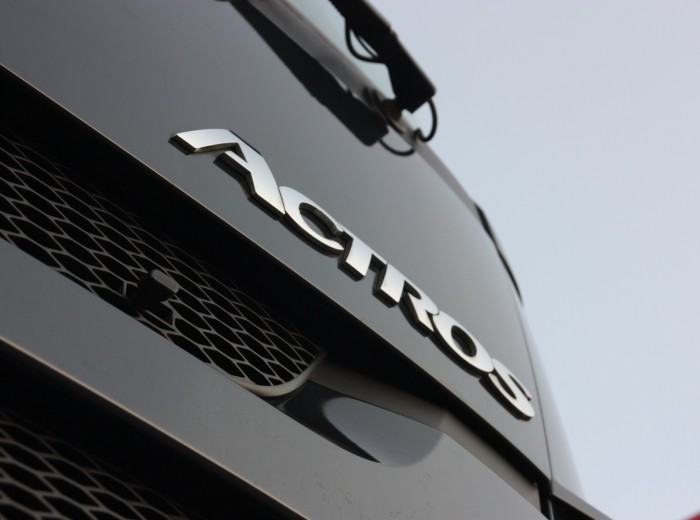 奔驰 Actros重卡 408马力 6X2 牵引车(黑金刚)(型号2544)外观图（32/82）