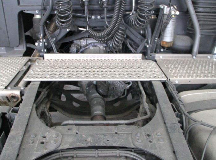 奔驰 Actros重卡 440马力 6X2 牵引车 (Megaspace超大驾驶室)(型号2644)底盘图（34/42）