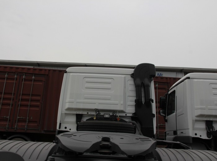 奔驰 Actros重卡 408马力 6X4 牵引车(型号2641)底盘图（11/24）