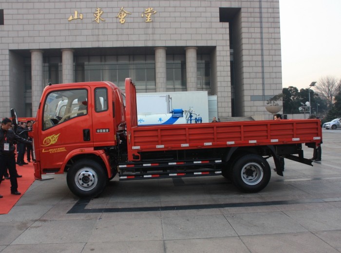 中国重汽HOWO 悍将 120马力 3.85米排半栏板轻卡(宽体)外观图（3/32）