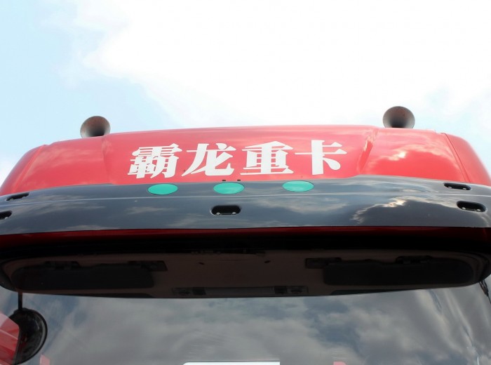 东风柳汽 霸龙507重卡 340马力 6X4 牵引车(LZ4250MDB)外观图（15/17）