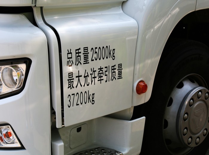 中国重汽 SITRAK C7H重卡 440马力 6X2 牵引车外观图（20/23）