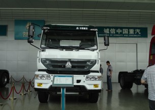 中国重汽 金王子重卡 336马力 6X4 牵引车(精英版)(ZZ4251N3241C) 外观图