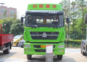 中国重汽 HOKA H7系重卡 340马力 6X4 LNG牵引车(ZZ4253N3841E1L)外观图