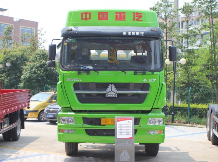 中国重汽 HOKA H7系重卡 340马力 6X4 LNG牵引车(ZZ4253N3841E1L)外观图（1/20）