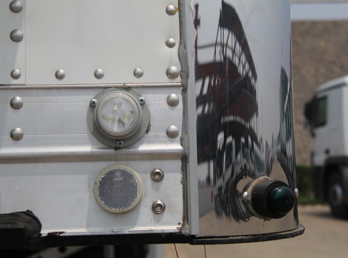 奔驰 Actros重卡 440马力 6X2 冷藏牵引车（型号2644）上装图（6/58）