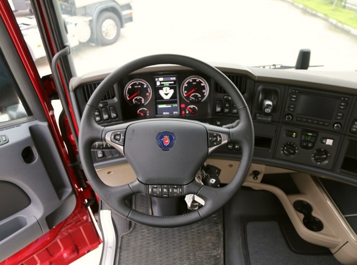 斯堪尼亚 R系列重卡 560马力 6X2 牵引车(型号R560 V8)驾驶室图（28/124）