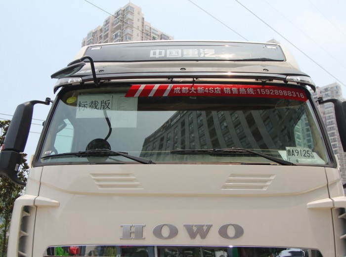 中国重汽 HOWO-T7H重卡 440马力 6X4 牵引车（ZZ4257N324HD1B）外观图（7/22）