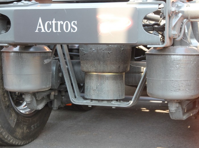 奔驰 Actros重卡 480马力 6X4 牵引车(型号2648L)底盘图（2/11）