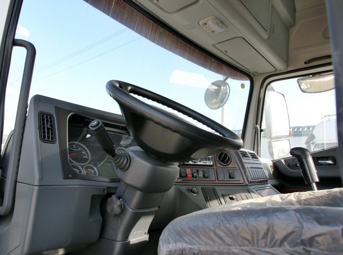北奔 V3M重卡 375马力 6X4 轻量化牵引车(ND42507B32J7)驾驶室图（40/65）