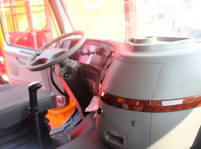 大运 N8E重卡 290马力 8X4 自卸车(3313WD3RD)驾驶室图（7/20）