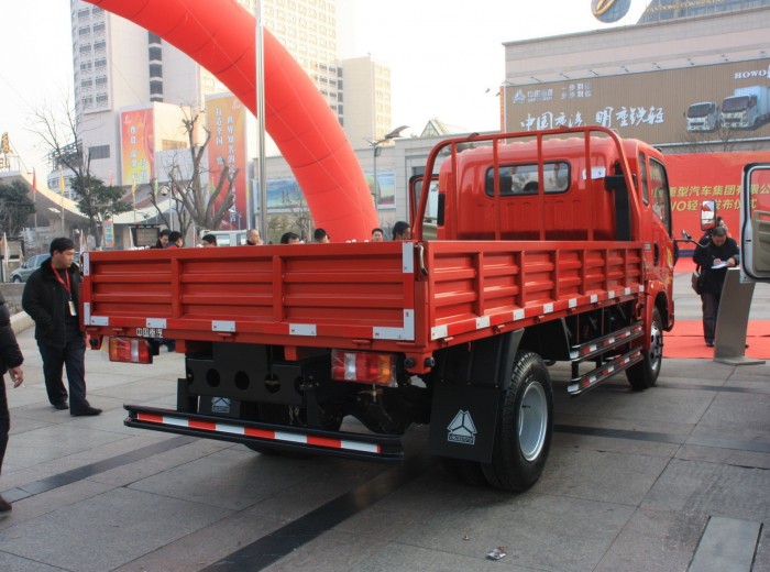 中国重汽HOWO 悍将 120马力 3.85米排半栏板轻卡(宽体)外观图（6/32）