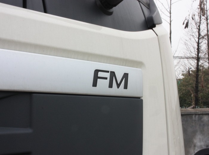 沃尔沃 FM重卡 400马力 6X4 牵引车外观图（17/28）