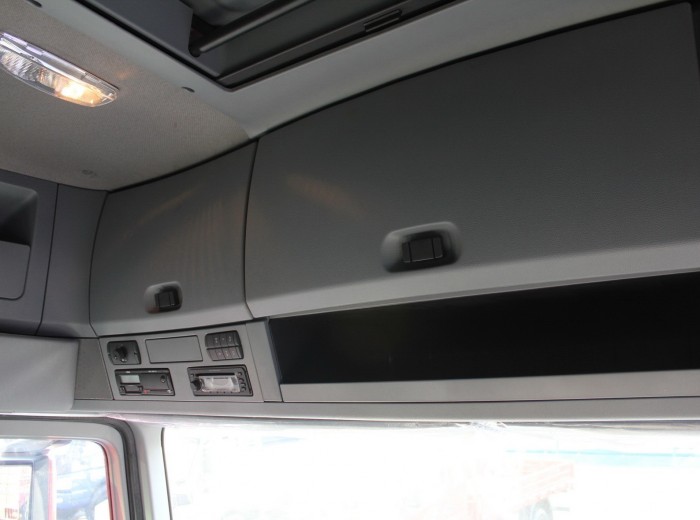 福田 欧曼GTL 6系重卡 420马力 6X4 牵引车(国四伊顿AMT)(GTL-2490高顶平地板驾驶室)(BJ4253SNFKB-XF)驾驶室图（38/73）