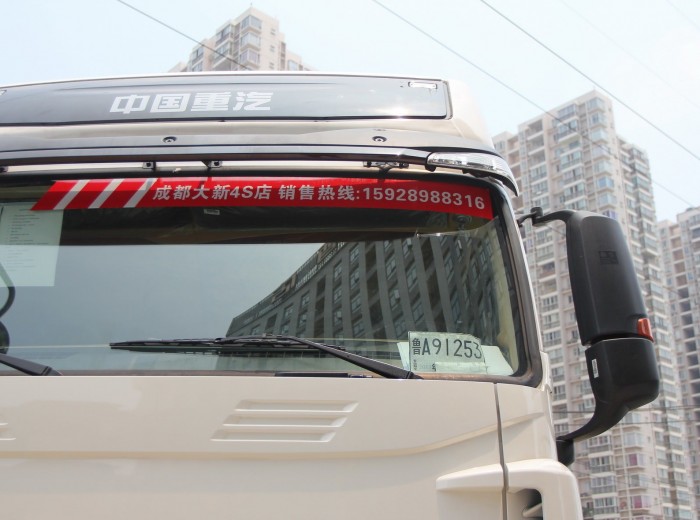 中国重汽 HOWO-T7H重卡 440马力 6X4 牵引车（ZZ4257N324HD1B）外观图（6/22）