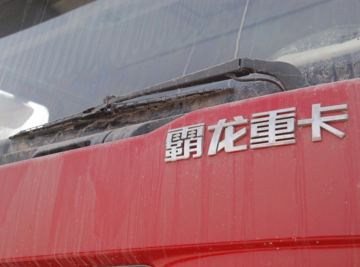 东风柳汽 霸龙507重卡 340马力 8X4 自卸车(LZ3310QEFT)外观图（12/24）