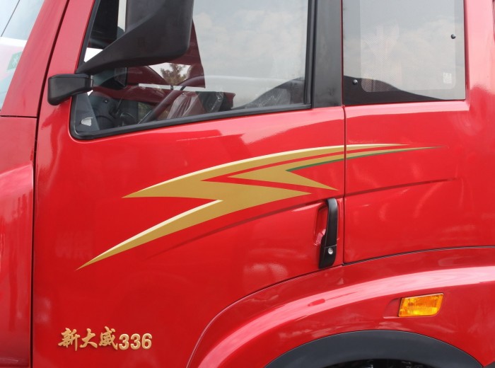 青岛解放 新大威重卡 350马力 6X2 LNG牵引车(CA4226P2K15T3NA80)外观图（12/18）