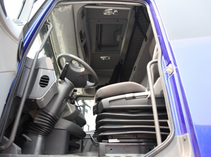 福田 欧曼GTL超能版 6系重卡 430马力 6X4 牵引车(平地板驾驶室)(BJ4259SNFKB)驾驶室图（18/110）