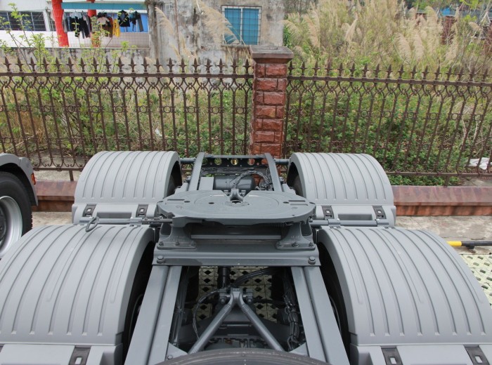 奔驰 Actros重卡 408马力 6X4 牵引车(型号2641)底盘图（18/24）