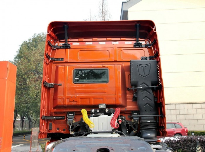 2015款联合卡车U480 480马力 6X4 牵引车(SQR4251D6ZT4-6)(旗舰版)外观图（26/34）
