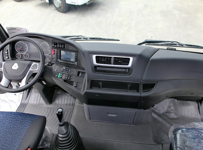 中国重汽 SITRAK C7H重卡 440马力 6X4 牵引车(带缓速器)(ZZ4256V324HD1B)驾驶室图（15/50）