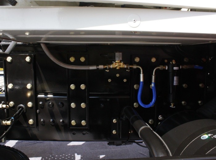 江铃重汽 远威重卡 350马力 6X4 LNG牵引车(SXQ4251M7N-4)底盘图（12/28）