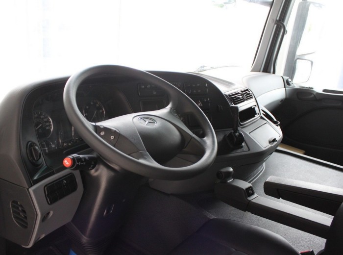 奔驰 Actros重卡 440马力 6X2 牵引车(型号2644)驾驶室图（14/65）