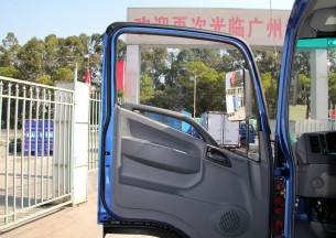 江淮 帅铃H330 130马力 单排轻卡底盘(VM发动机)驾驶室图