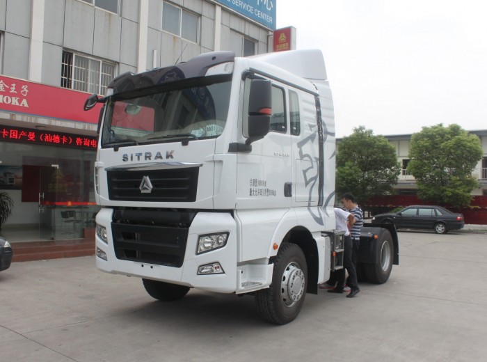 中国重汽 SITRAK C7H重卡 320马力 4X2 牵引车(ZZ4186N361HD1B)外观图（2/20）