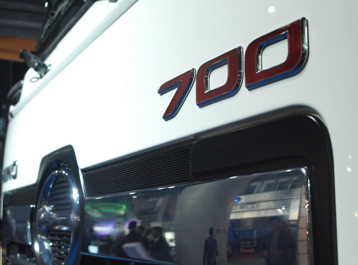 广汽日野 700系列重卡 450马力 6X4 牵引车(YC4250SS1EK)外观图（1/20）
