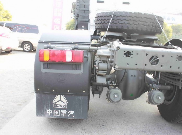 中国重汽 HOWO T5G系重卡 340马力 4X2 牵引车(ZZ4187N361GD1)底盘图（6/47）