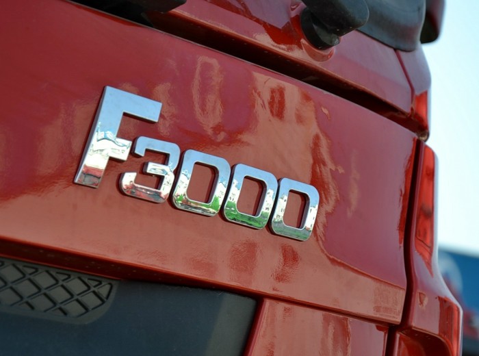 陕汽 德龙F3000重卡 380马力 6X4 LNG牵引车(SX4258NT384TL)(轻量化版)外观图（17/69）
