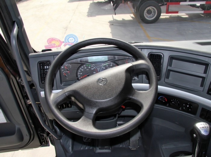 东风柳汽 霸龙重卡 400马力 4X2 牵引车(LZ4180M5AA)驾驶室图（5/16）