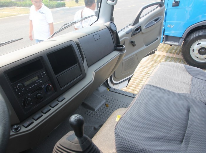 青岛解放 虎V 120马力 4.2米单排厢式轻卡驾驶室图（32/34）