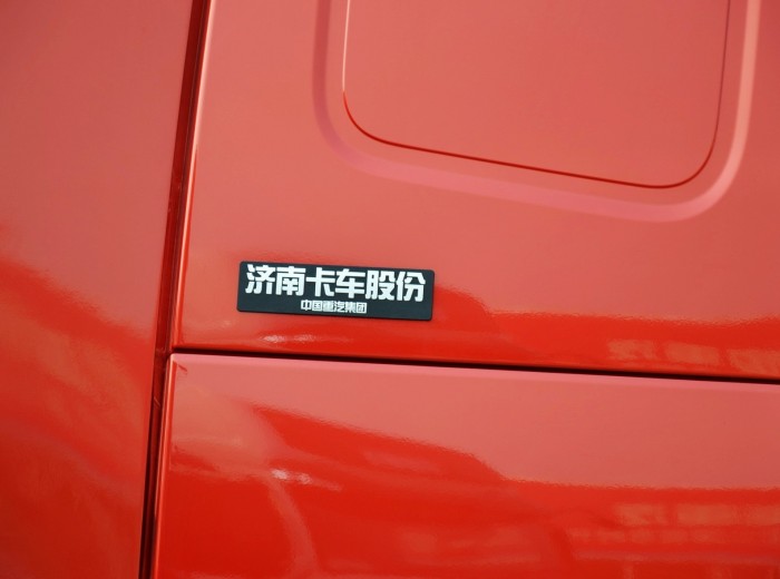中国重汽 HOWO T7H系重卡 360马力 4X2 牵引车(高顶)(ZZ4187N361HD1H	)外观图（56/59）