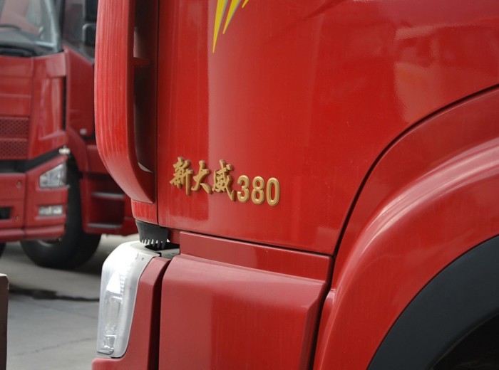青岛解放 新大威重卡 380马力 6X4 LNG牵引车(CA4258P2K15T1NA80)外观图（34/62）