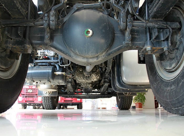 红岩 杰狮M100重卡 290马力 4X2 牵引车(CQ4185HMG361)底盘图（18/35）