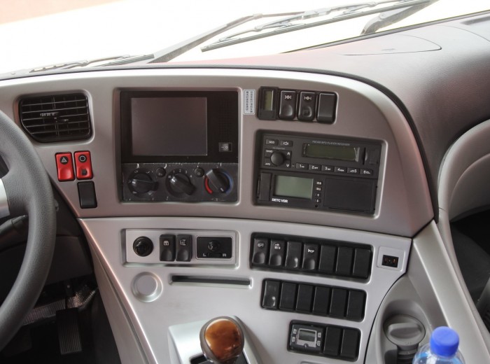 东风 天龙重卡 420马力 6X4 牵引车(AMT)驾驶室图（17/33）