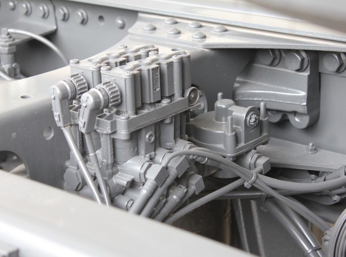 奔驰 Actros重卡 440马力 6X2 牵引车(型号2644)底盘图（13/35）