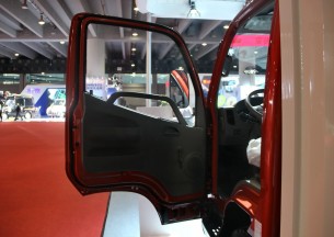 福田欧马可3系 118马力 4.165米单排厢式轻卡驾驶室图